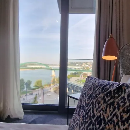 Na Vodi - Waterfront Riverside Apartment *