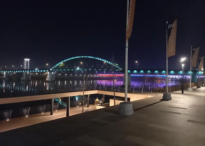Na Vodi - Waterfront Riverside شقة بلغراد